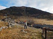 28 Alpe di mezzo (1536 m) con vista in Berlinghera